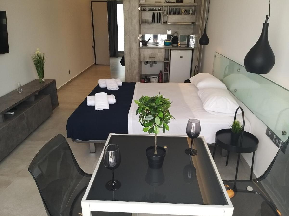 Amazing Apartments @ Aiolou Str. アテネ エクステリア 写真